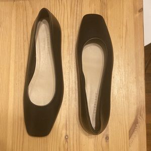 Everlane Italian Leather Black 90’s Flat